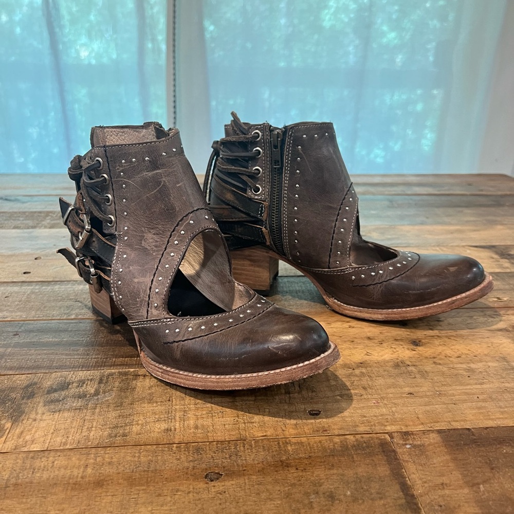 Freebird Desert Bootie - sz 9 - Brown
